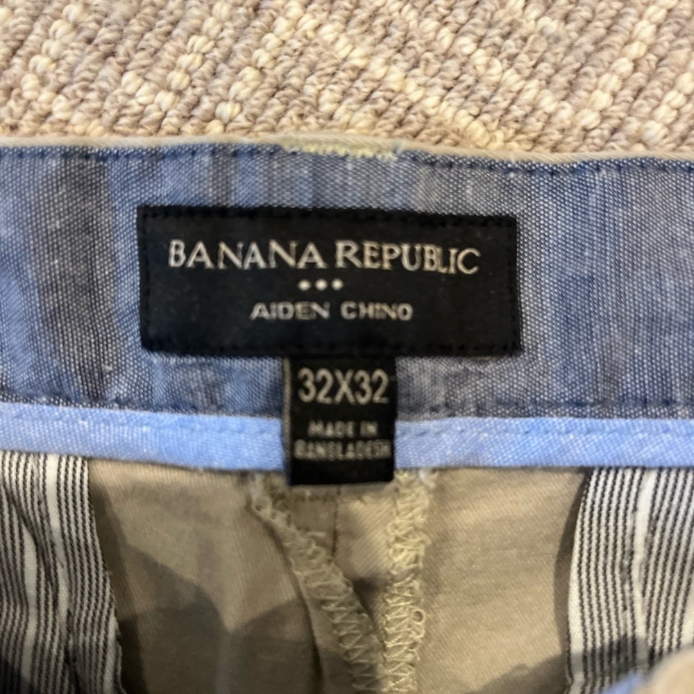Banana Republic Aiden Chino in light Khaki